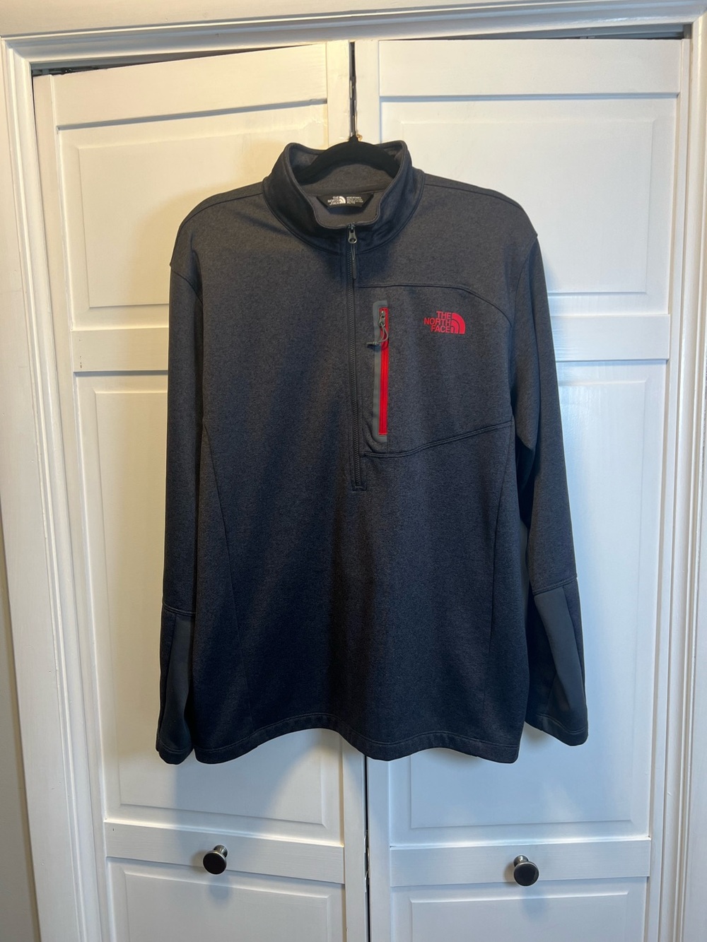 The North Face Mens Canyonlands Charcoal Gray Half-Zip Pullover with Red Accents